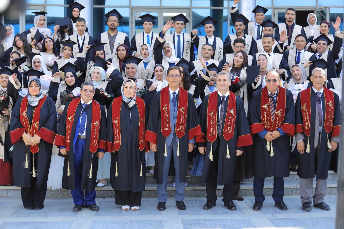 رئيس جامعة بنها يشهد حفل تخرج دفعة جديدة من طلاب برامج كلية الحقوق بالعبور